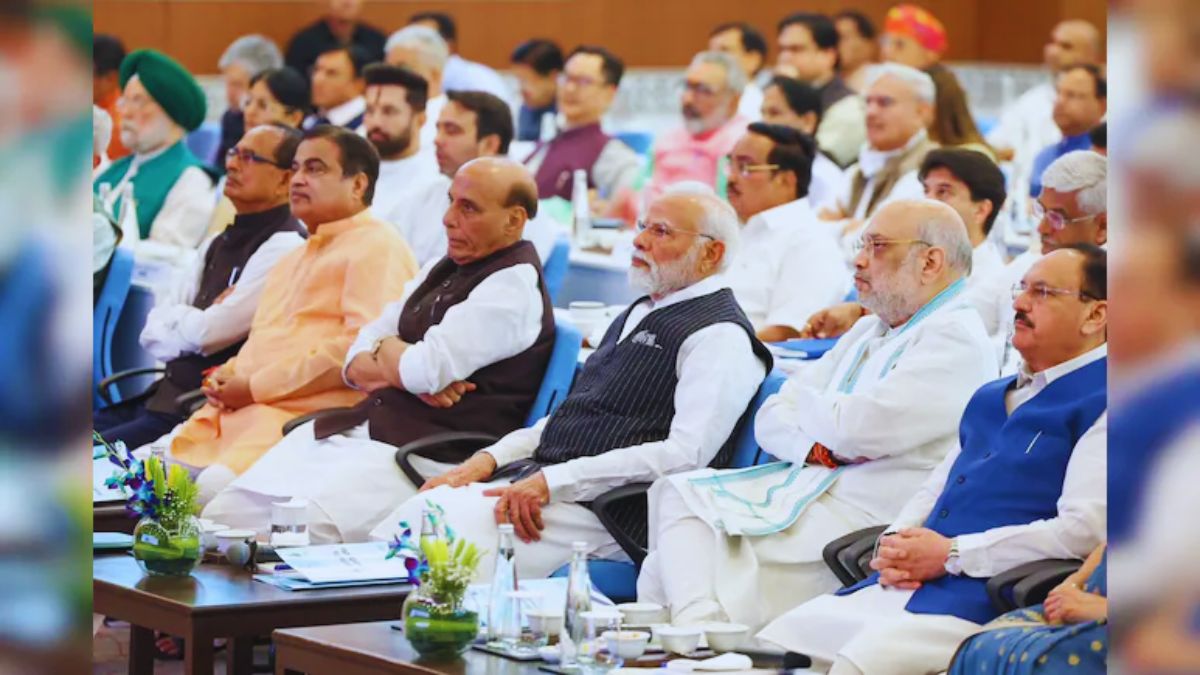 8th Pay Commission 2025, Central Pay Commission, government employee salary revision, 8th CPC report, pay hike 2026, pension revision India, Ashwini Vaishnaw, Narendra Modi government.