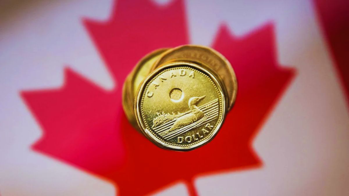 Canadian dollar news, CAD USD exchange rate, loonie falls, Canada currency market, U.S. jobs report delay, BLS payroll cancellation, oil price drop, WTI crude prices, Federal Reserve rate cut expectations, Bank of Canada policy, U.S. dollar index, forex market news, Canadian bond yields, Scotiabank currency outlook, economic uncertainty, global markets, commodity currencies, Canada productivity challenges, USD strength