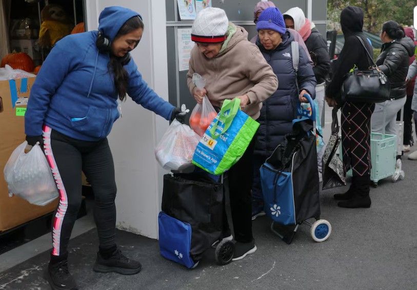 Trump SNAP ruling, food stamps shutdown, SNAP benefits 2025, USDA food aid suspension, government shutdown food assistance, SNAP contingency funds, federal court ruling, Trump administration, Indefinite shutdown food crisis